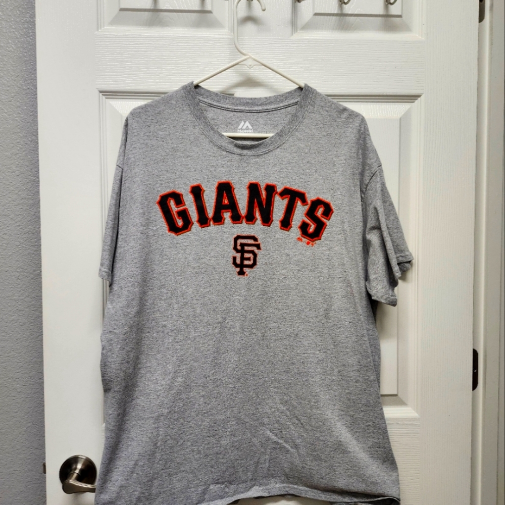 SF Giants tshirt
